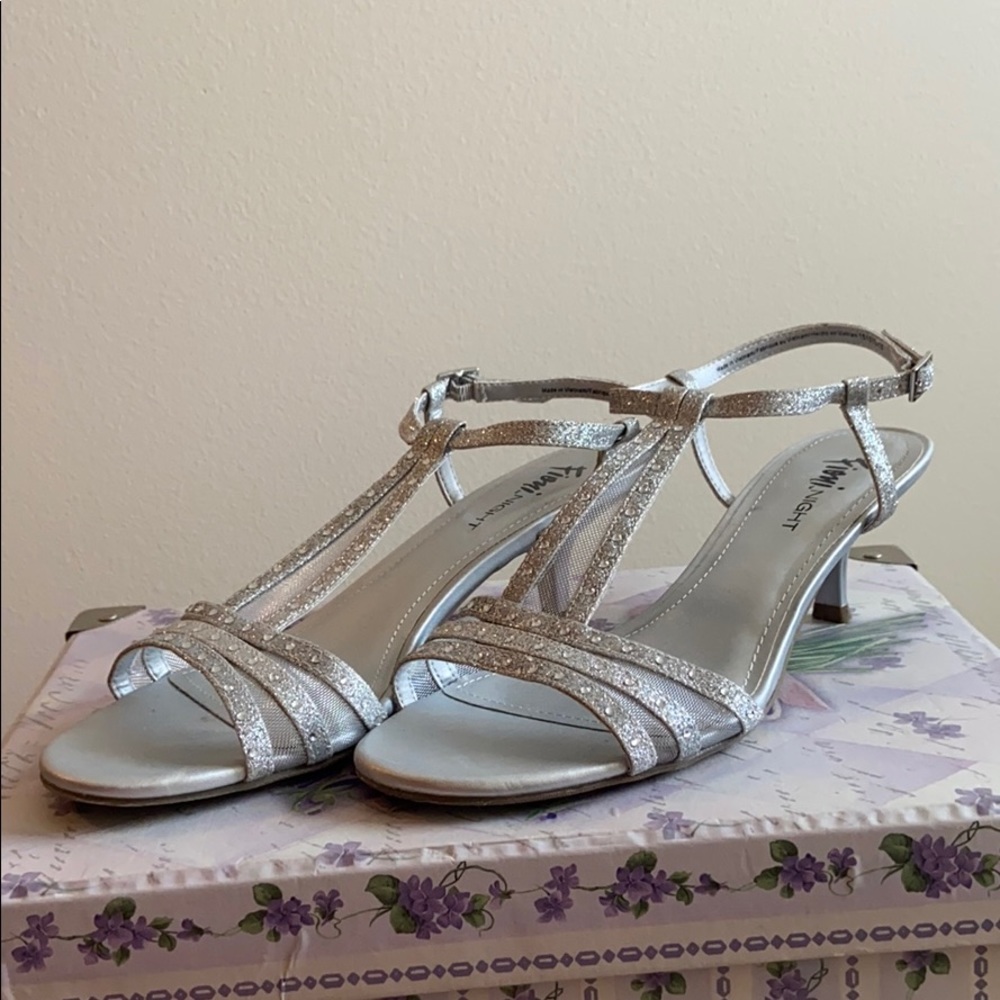 Silver Sparkelly High Heels With Rhinstones Size 9